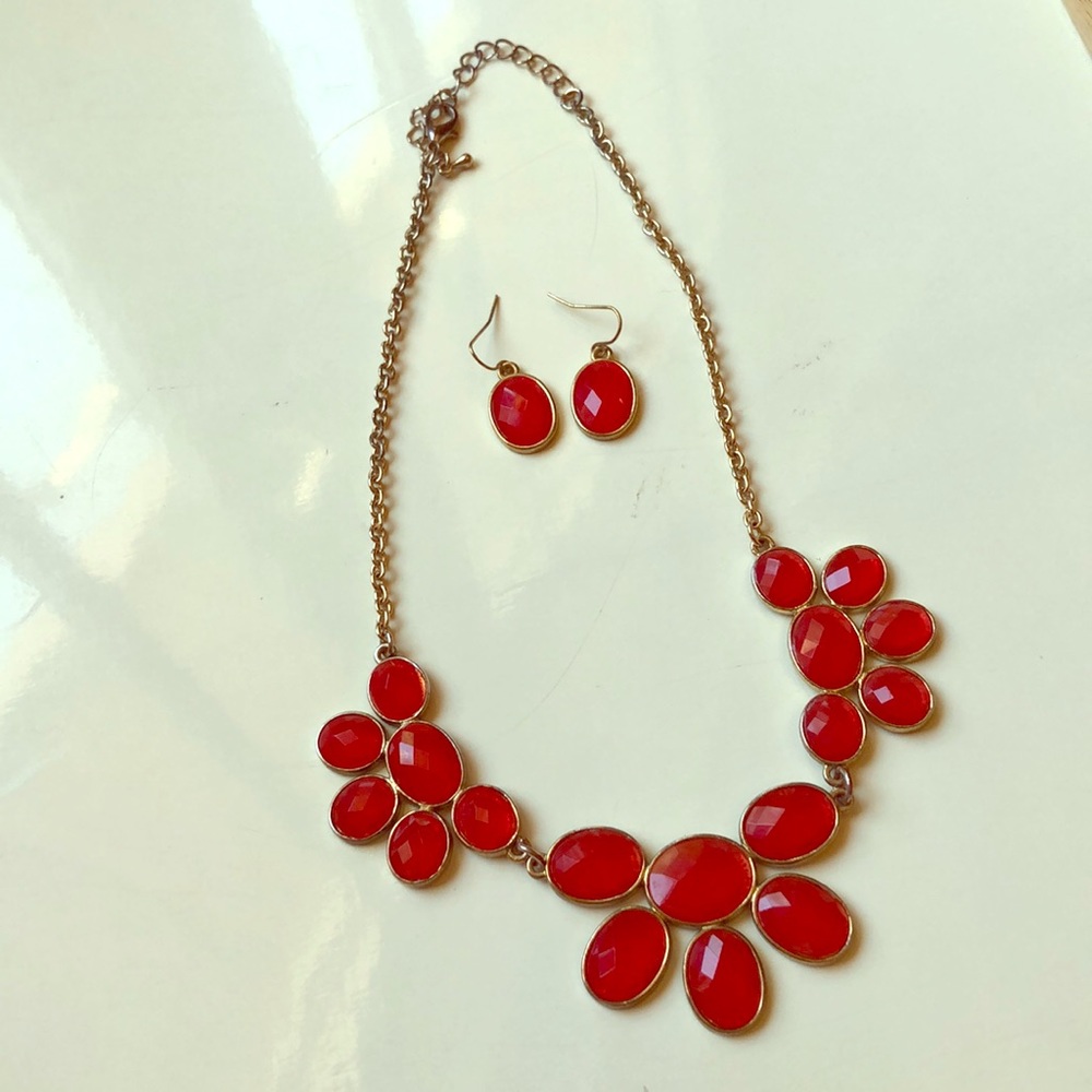 Necklace and earring set